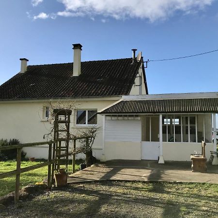 Gîte Cottage chaleureux en pleine campagne vue sur les Monts et Forêts et le château de Carrouges Exterior foto