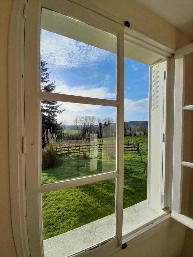 Gîte Cottage chaleureux en pleine campagne vue sur les Monts et Forêts et le château de Carrouges Exterior foto