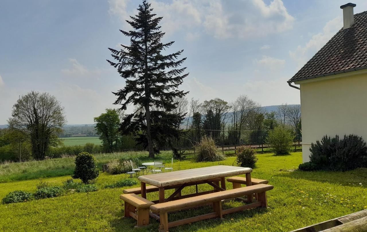 Gîte Cottage chaleureux en pleine campagne vue sur les Monts et Forêts et le château de Carrouges Exterior foto