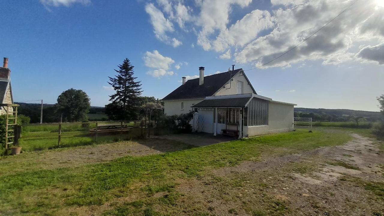 Gîte Cottage chaleureux en pleine campagne vue sur les Monts et Forêts et le château de Carrouges Exterior foto